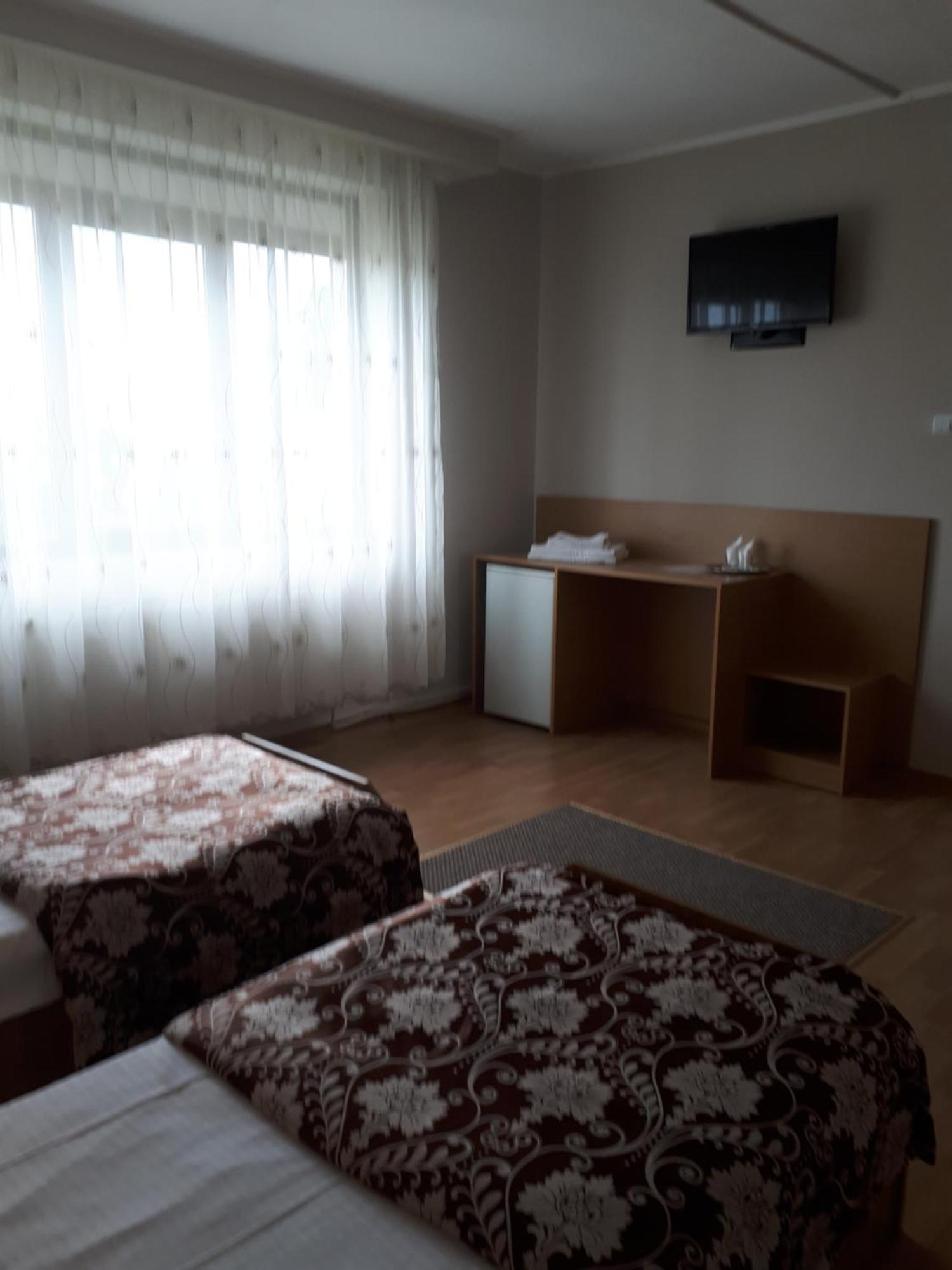 Hotel Perla Σάτου Μάρε Εξωτερικό φωτογραφία
