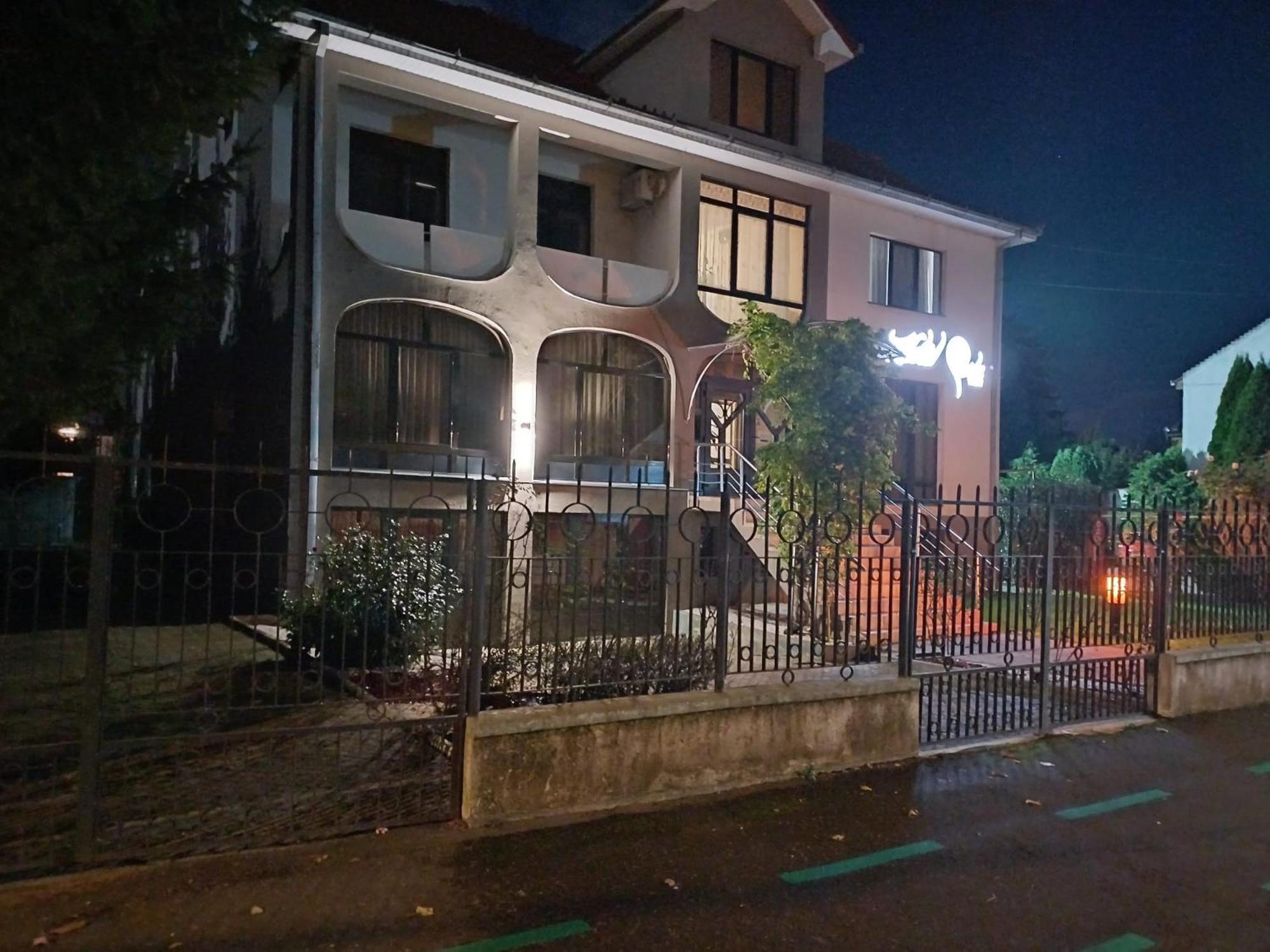 Hotel Perla Σάτου Μάρε Εξωτερικό φωτογραφία