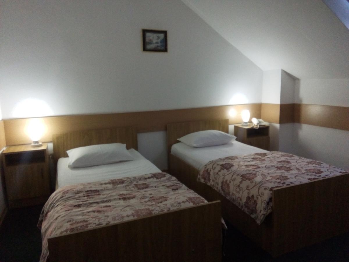 Hotel Perla Σάτου Μάρε Εξωτερικό φωτογραφία